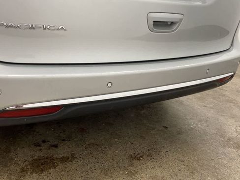 Used 2024 Chrysler Pacifica Touring-L image 35