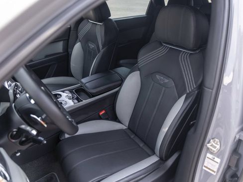Certified 2025 Bentley Bentayga AWD/4WD image 21