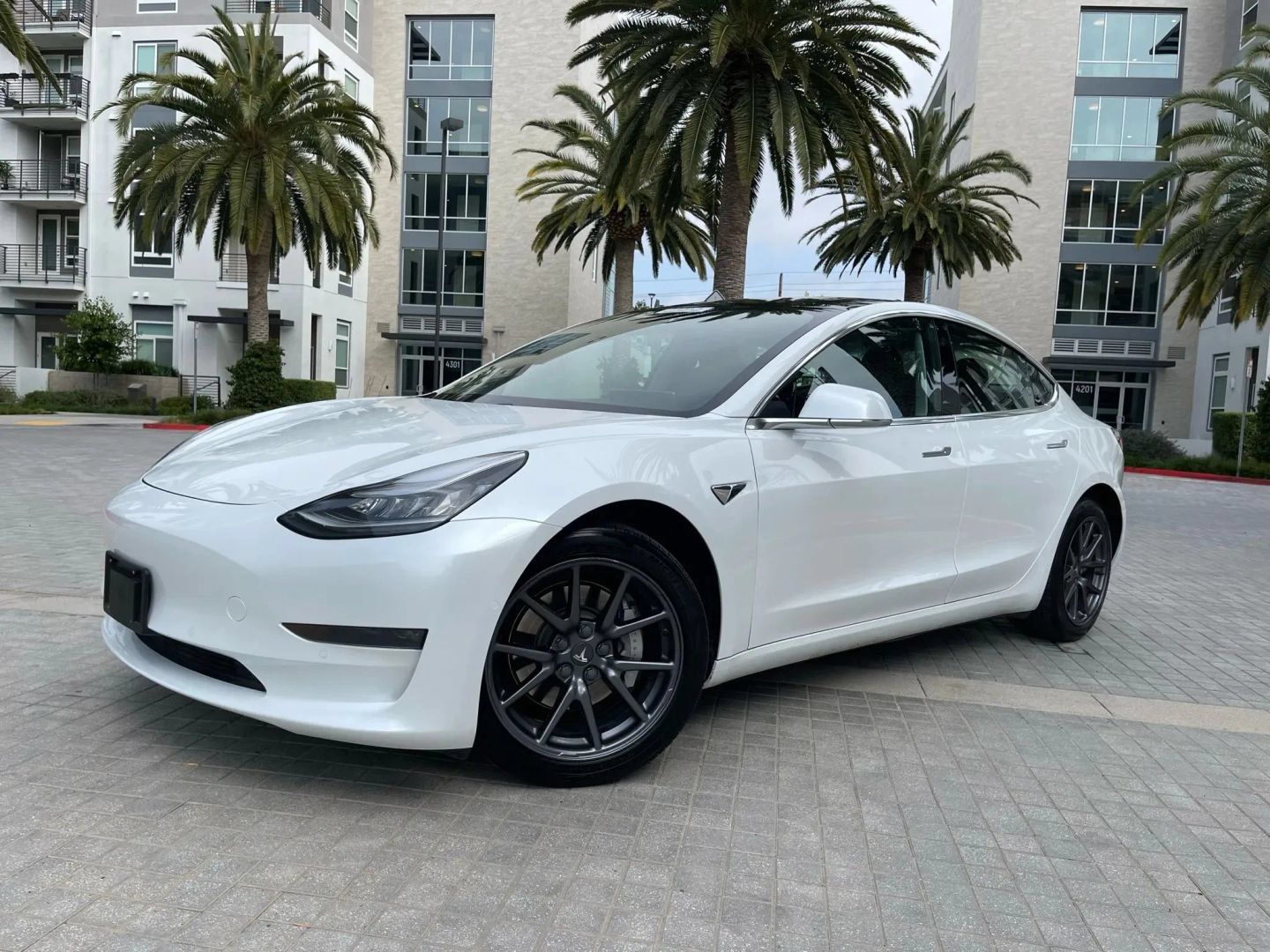 Used 2019 Tesla Model 3 Long Range AWD/4WD image 4
