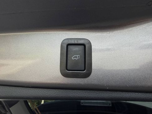 Used 2019 Toyota Highlander SE AWD/4WD image 35