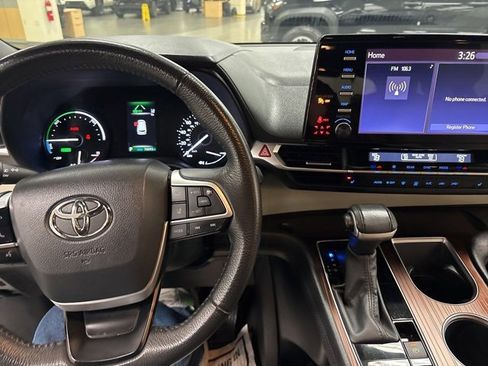 Used 2023 Toyota Sienna XLE image 20