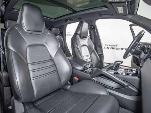 Used 2019 Porsche Cayenne AWD/4WD image 16