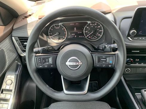 Used 2023 Nissan Rogue SV image 11