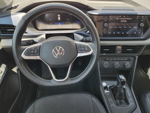 Used 2022 Volkswagen Taos SE w/ Panoramic Sunroof Package FWD image 30