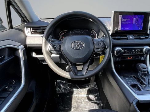 Used 2023 Toyota RAV4 LE AWD/4WD image 8
