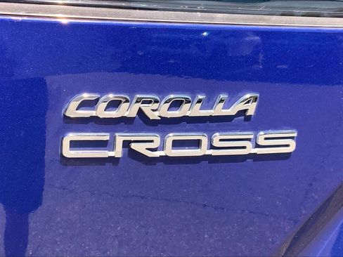 Used 2024 Toyota Corolla Cross XLE w/ Convenience Package FWD image 31