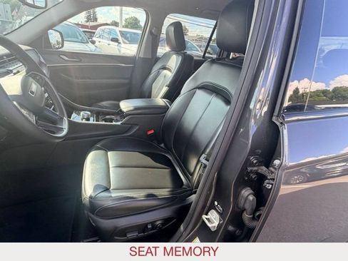Certified 2023 Jeep Grand Cherokee Limited w/ Black Appearance Package AWD/4WD image 10