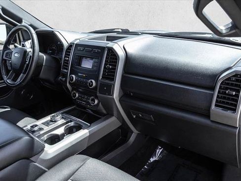 Used 2018 Ford Expedition XLT AWD/4WD image 25