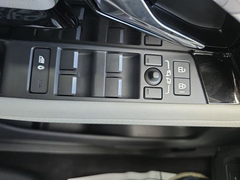 Used 2023 Land Rover Range Rover Evoque S image 27