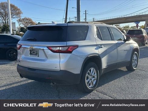 Used 2021 Chevrolet Traverse LT image 4