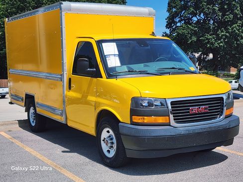 Used 2019 GMC Savana 3500 w/ Driver Convenience Package RWD image 2