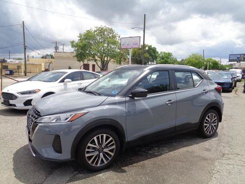 Used 2024 Nissan Kicks SV FWD image 1