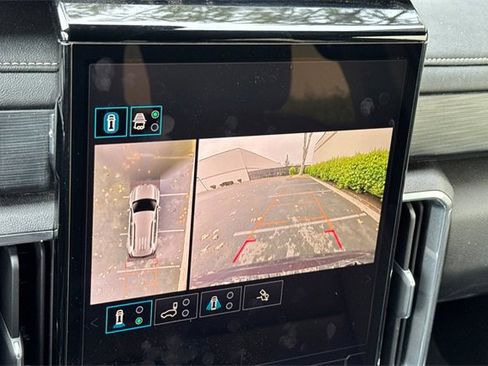 Used 2024 GMC Acadia Elevation image 28