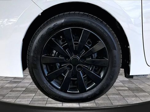 Used 2018 Toyota Corolla LE w/ Carpet Mat Package (TMS) image 30