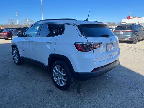 Used 2023 Jeep Compass Latitude AWD/4WD image 5