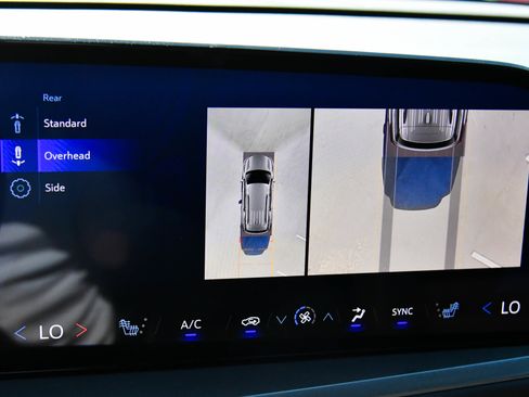 Used 2024 Chevrolet Traverse LT FWD image 21
