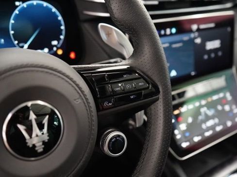 Used 2025 Maserati Grecale GT image 19