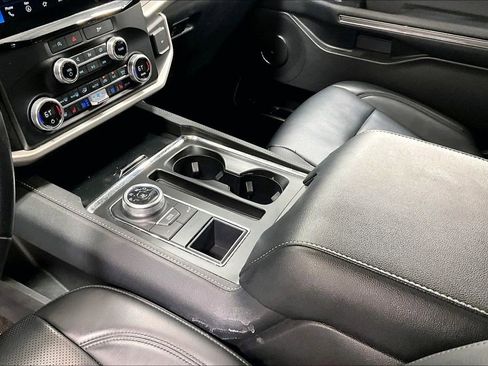 Used 2023 Ford Expedition XLT image 17