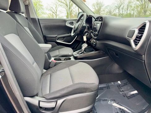 Used 2023 Kia Soul LX w/ LX Technology Package image 8