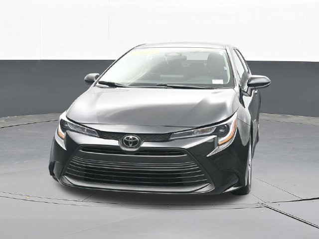 Used 2025 Toyota Corolla LE FWD image 2