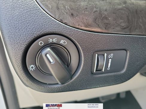 Used 2019 Dodge Grand Caravan SE w/ UConnect Hands-Free Group FWD image 17