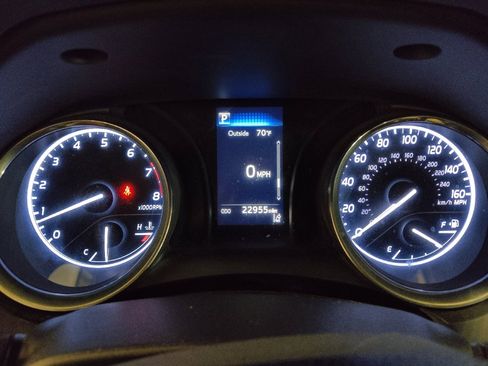 Used 2018 Toyota Camry LE FWD image 23