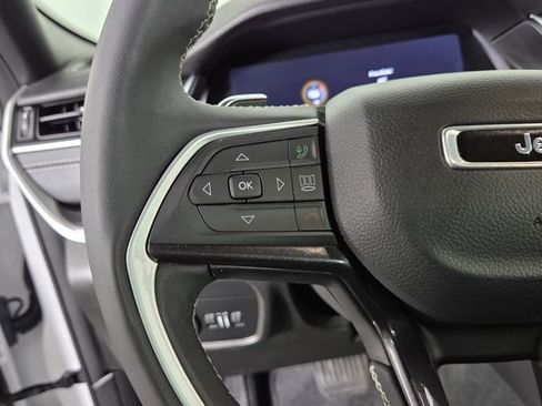 Used 2023 Jeep Grand Cherokee Altitude image 17