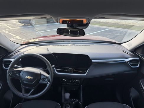 Used 2025 Chevrolet TrailBlazer LT image 31