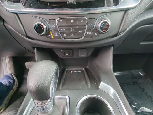 Used 2023 Chevrolet Traverse LT FWD image 17