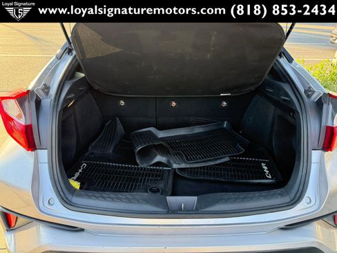 Used 2018 Toyota C-HR XLE image 8