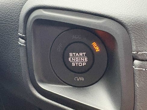 Used 2025 Jeep Wrangler Sahara image 19