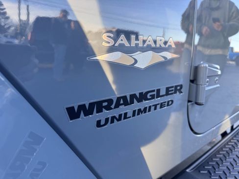 Used 2015 Jeep Wrangler Unlimited Sahara image 14