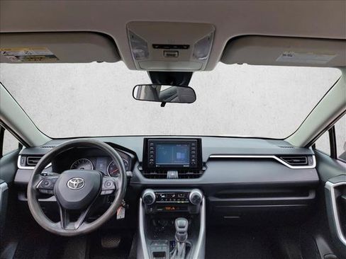 Used 2021 Toyota RAV4 LE FWD image 16