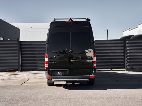 Used 2018 Mercedes-Benz Sprinter 2500 image 14
