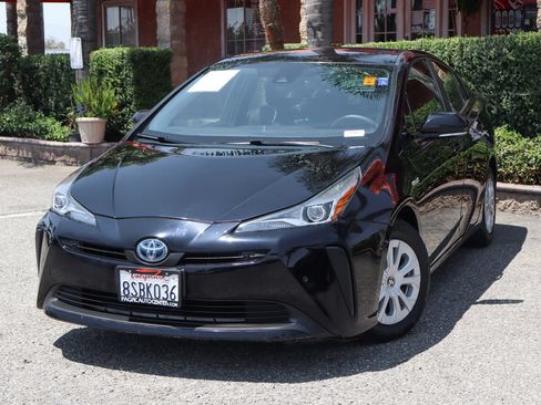 Used 2020 Toyota Prius LE FWD image 4