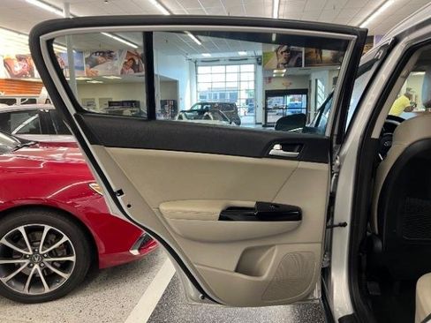 Used 2020 Kia Sportage EX FWD image 31