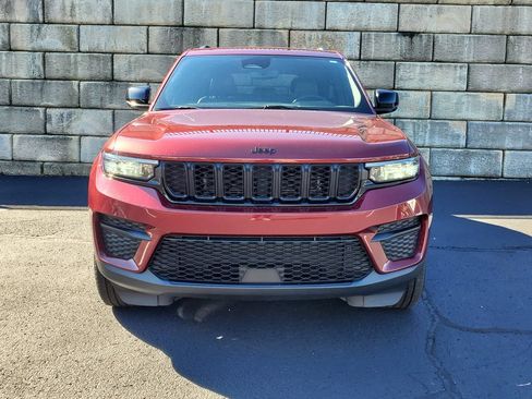 Used 2023 Jeep Grand Cherokee Altitude AWD/4WD image 8