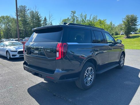 Used 2025 Ford Expedition Active AWD/4WD image 5