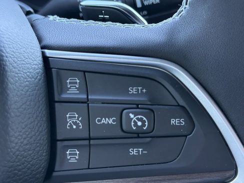 Used 2025 Jeep Grand Cherokee Limited AWD/4WD image 30