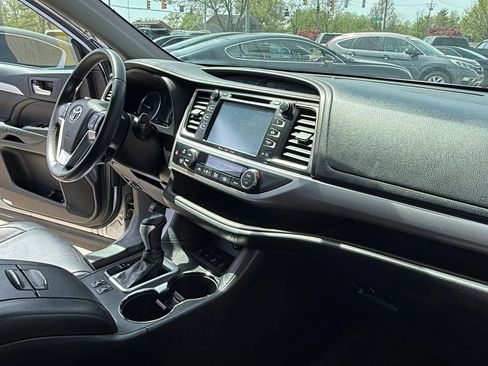 Used 2016 Toyota Highlander XLE image 14