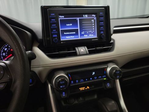 Used 2021 Toyota RAV4 XLE w/ Convenience Package FWD image 15