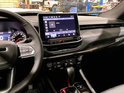 New 2026 Jeep Compass Latitude image 7