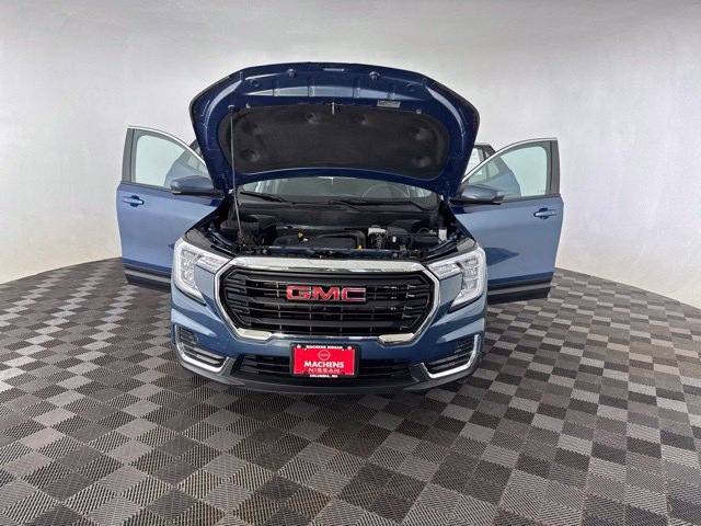 Used 2024 GMC Terrain SLE w/ Driver Convenience Package FWD image 11