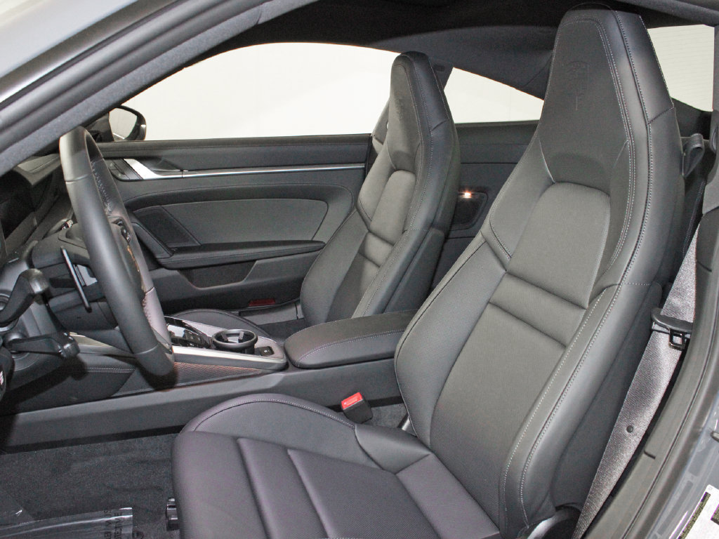 Certified 2025 Porsche 911 Carrera RWD image 5