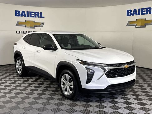 Used 2024 Chevrolet Trax LS image 7