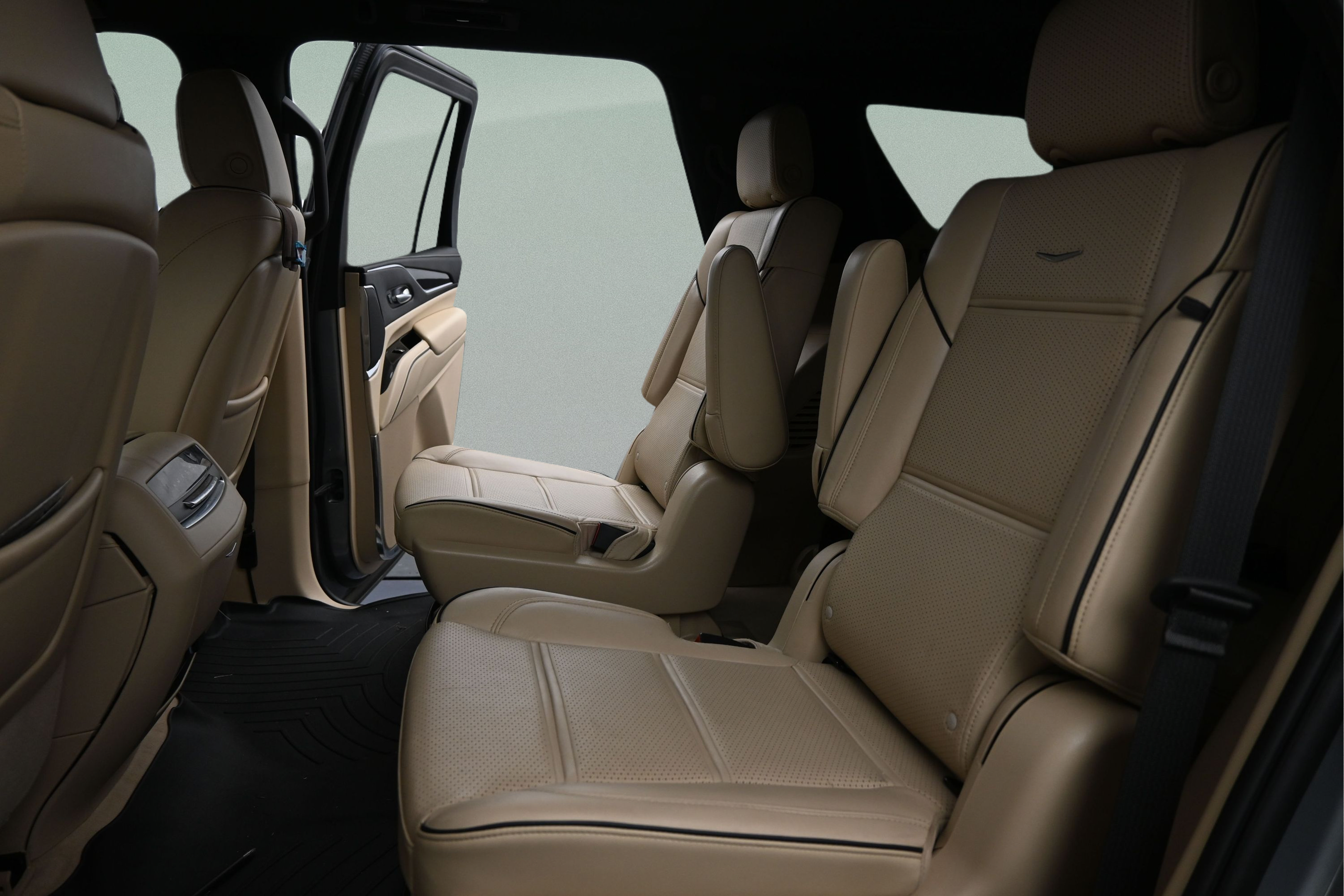 Used 2023 Cadillac Escalade Premium Luxury AWD/4WD image 24