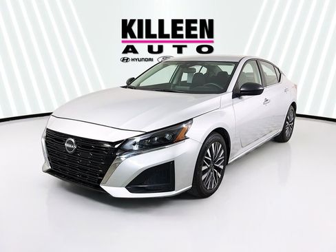 Used 2024 Nissan Altima 2.5 SV image 3