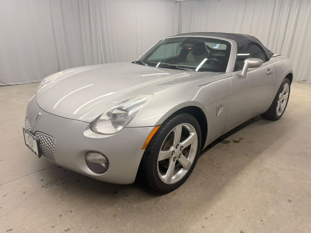 Used 2006 Pontiac Solstice Convertible w/ Premium Package RWD image 4