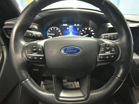 Used 2020 Ford Explorer XLT image 11