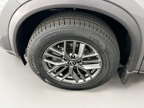 Used 2023 Nissan Rogue S image 11